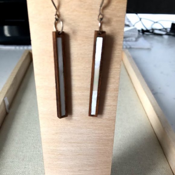 earring - Picture 2 of 2